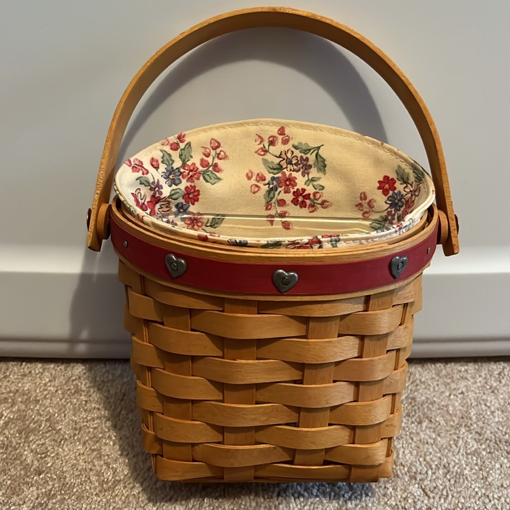 2001 Longaberger sweetheart red love notes basket￼